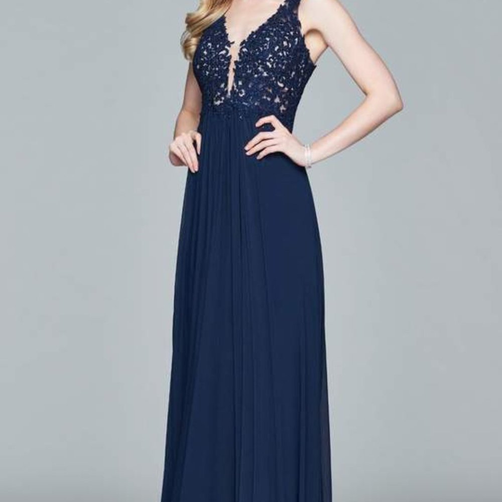 FAVIANA 8000 LACE APPLIQUED LONG MESH V-NECK DRESS